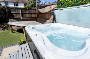 3 The Old Schoolhouse: hot tub, log burner, parking, en-suite